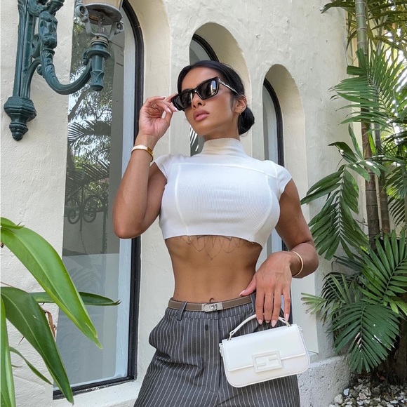 Sporty Ribbed Tee - Picture 4 of 4